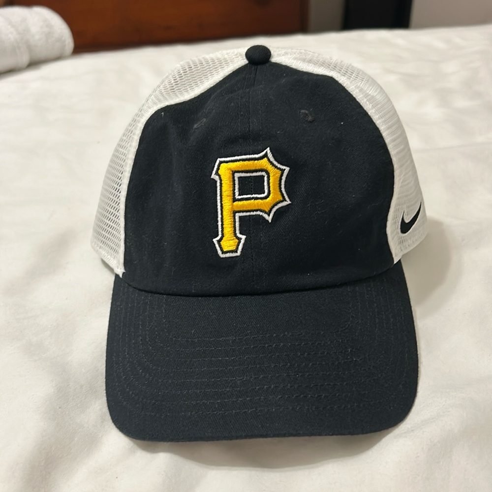 Men's Pittsburgh Pirates Nike Black Club Trucker Adjustable Hat